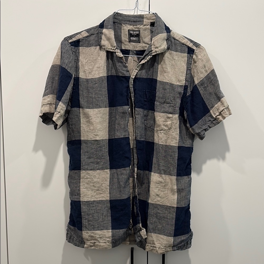 Todd Snyder Blue and White Casual Short Sleeve Button Down Shirt